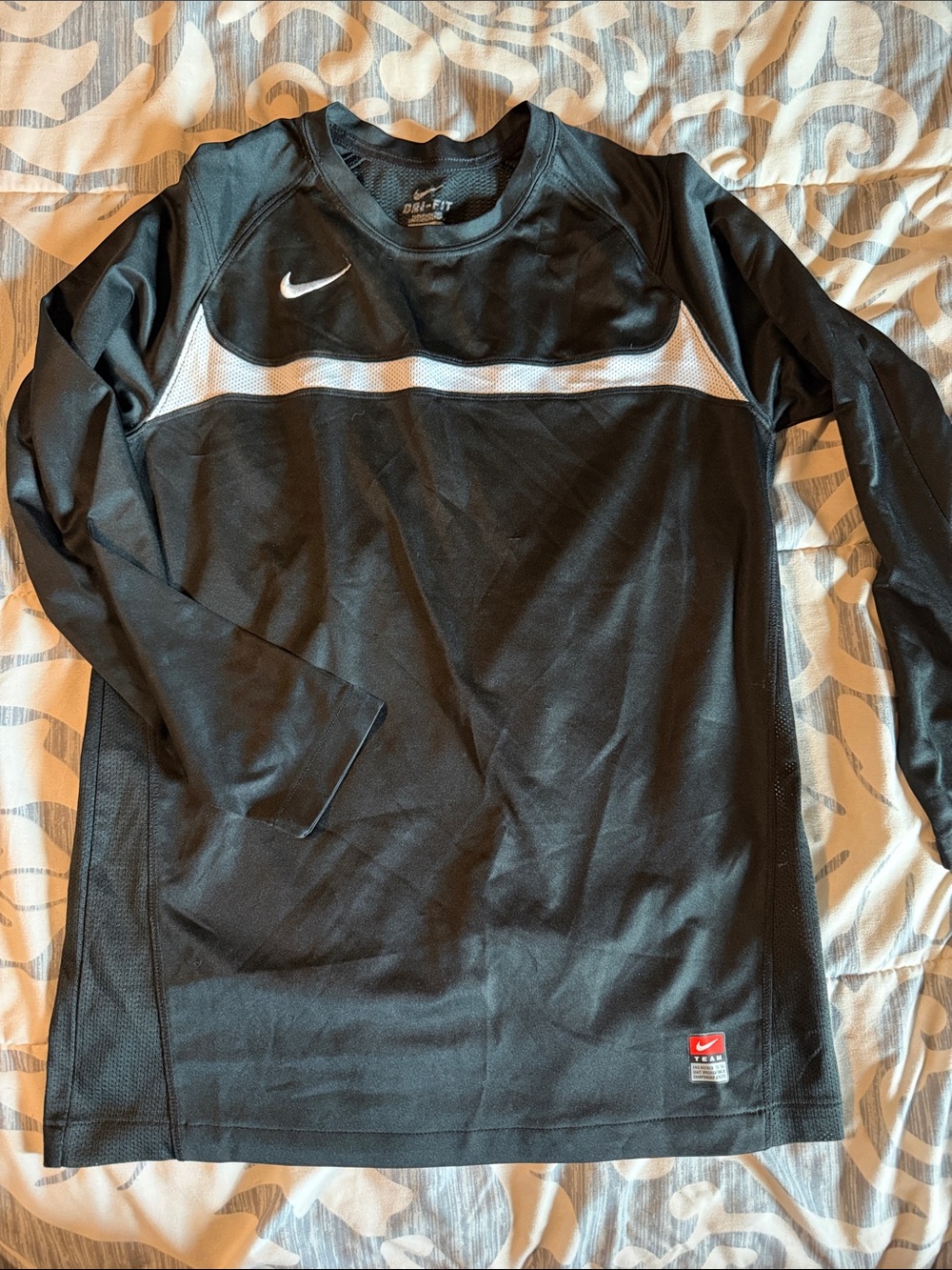 Nike Boys Long Sleeve Athletic DriFit Tee in Black with White Stripe Size L